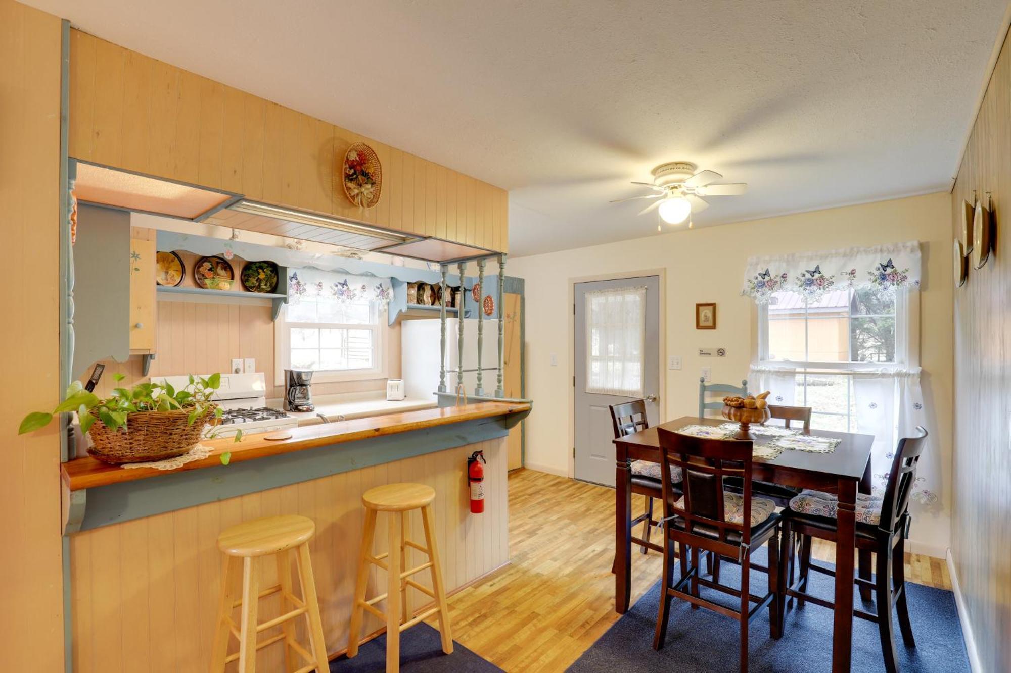 Riverfront Hot Springs Cabin With Private Hot Tub! Esterno foto