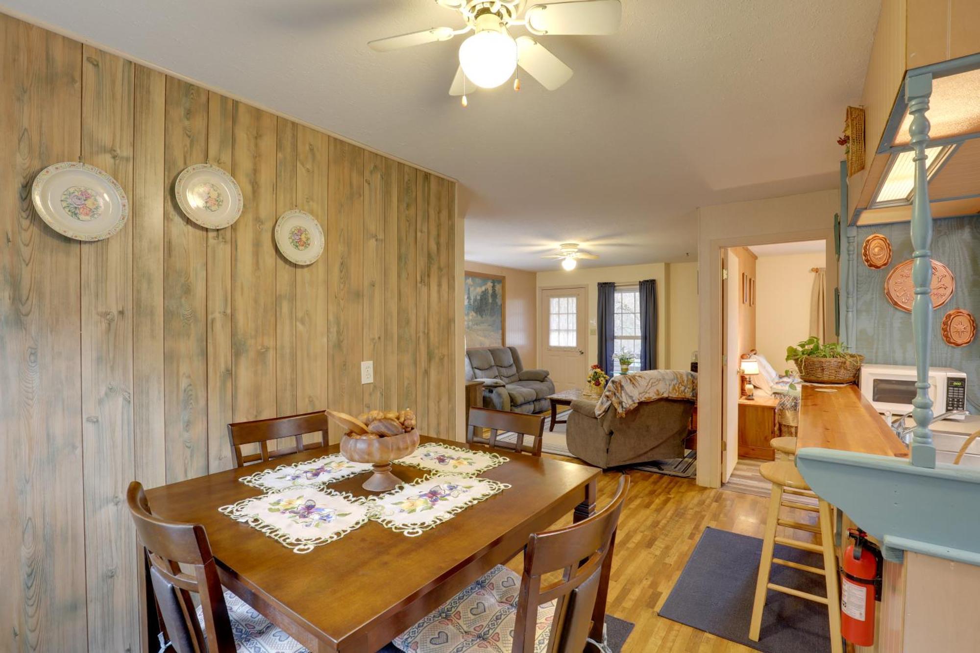 Riverfront Hot Springs Cabin With Private Hot Tub! Esterno foto