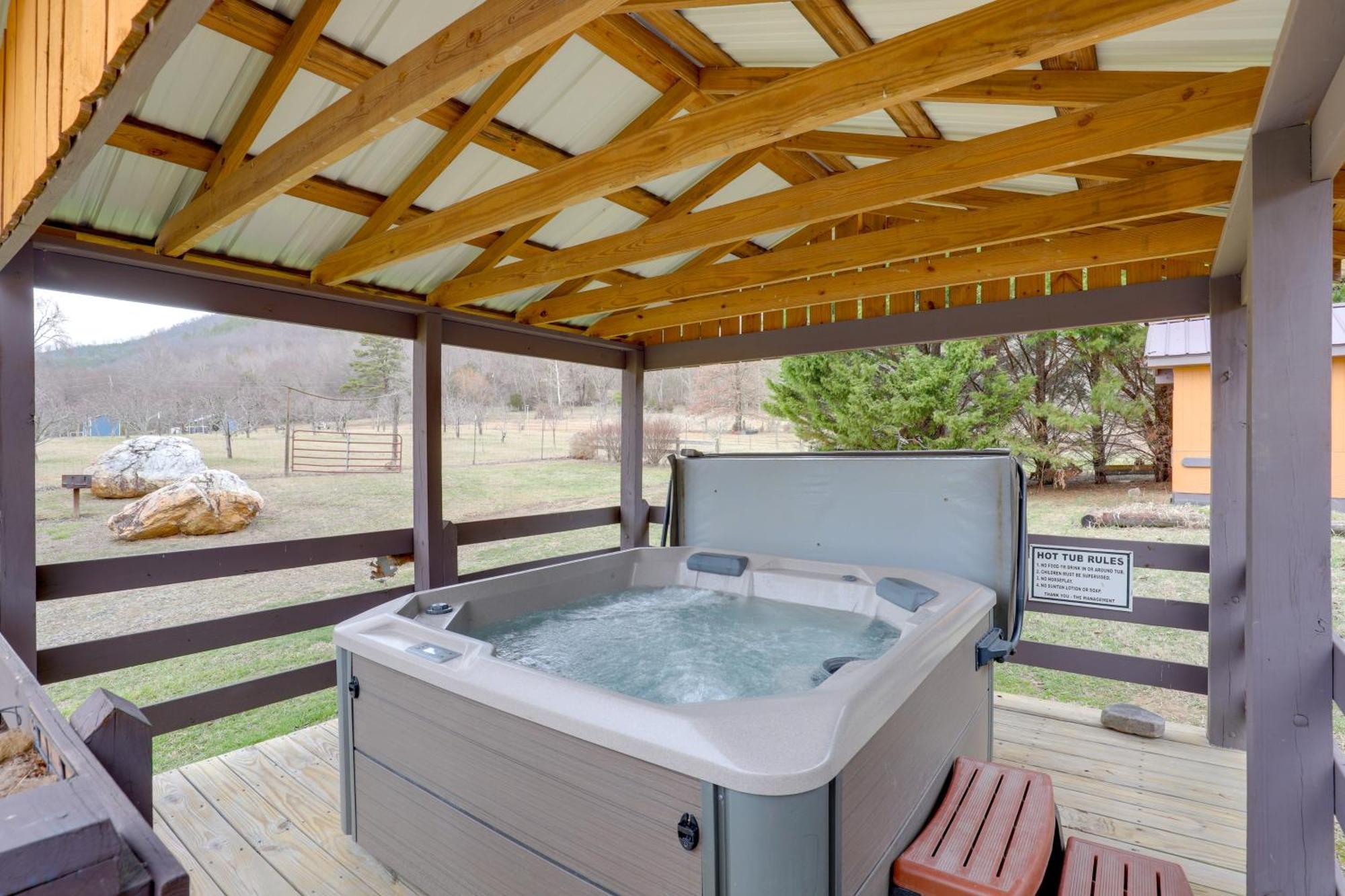 Riverfront Hot Springs Cabin With Private Hot Tub! Esterno foto