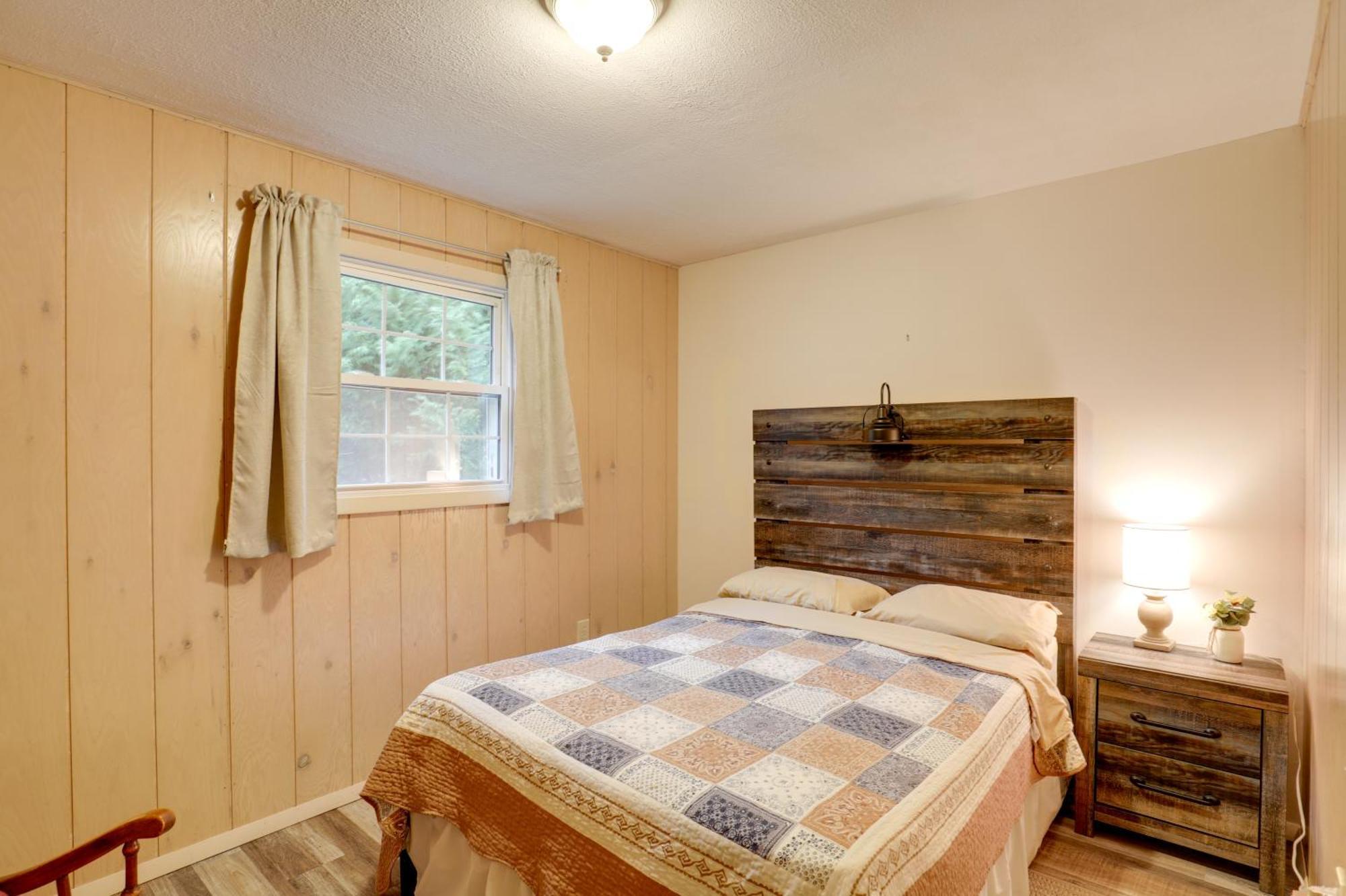 Riverfront Hot Springs Cabin With Private Hot Tub! Esterno foto