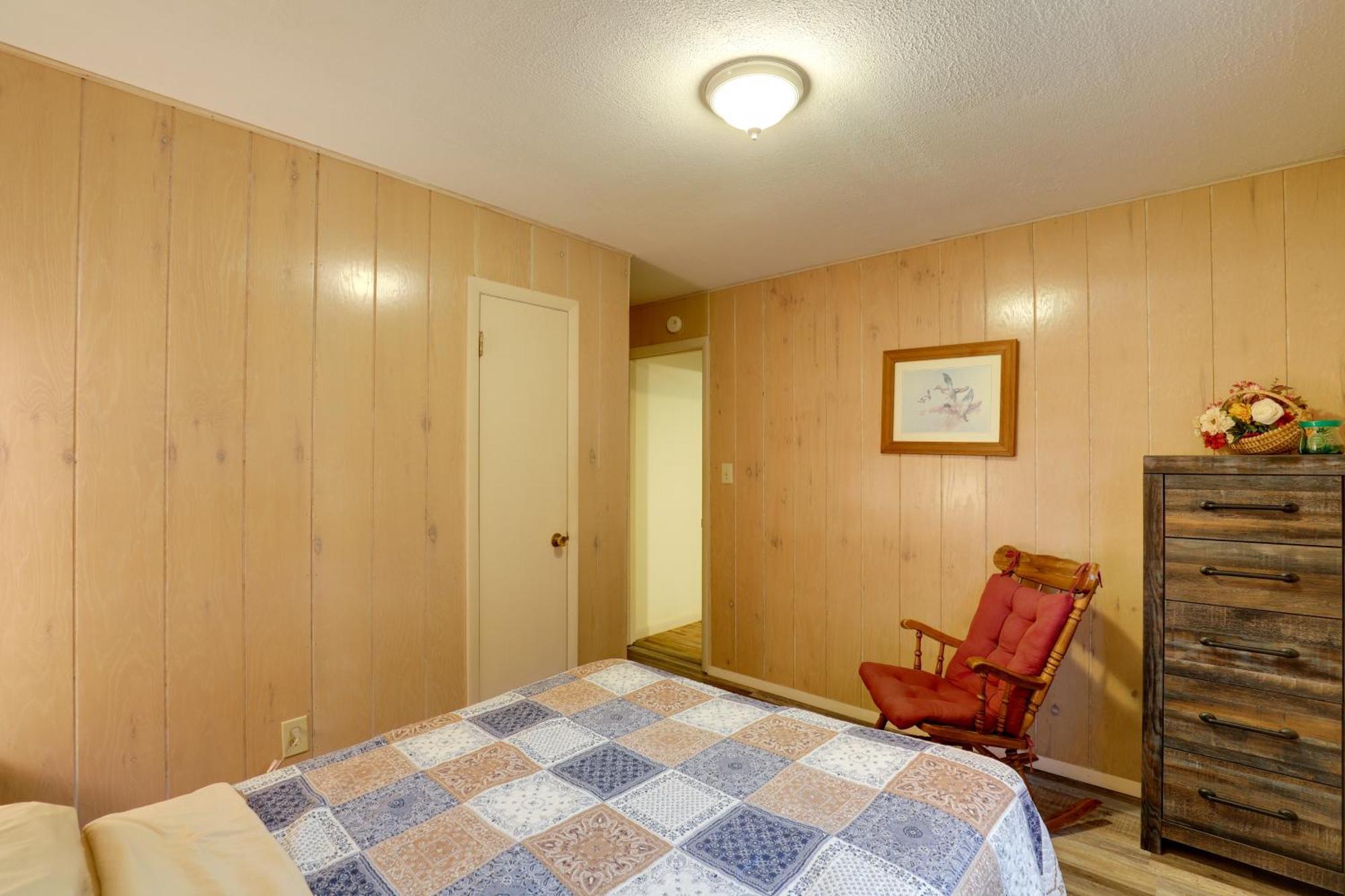 Riverfront Hot Springs Cabin With Private Hot Tub! Esterno foto