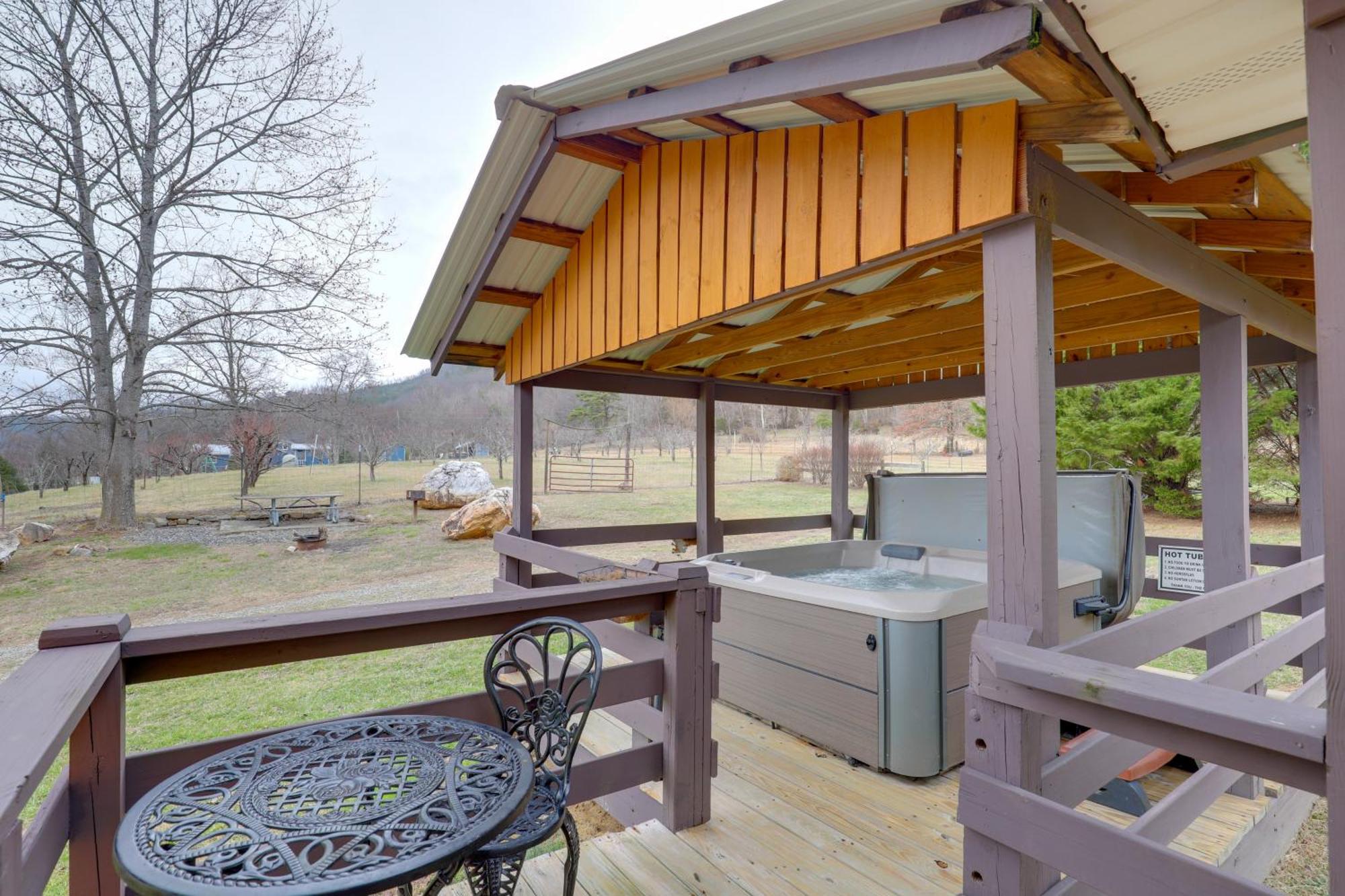 Riverfront Hot Springs Cabin With Private Hot Tub! Esterno foto