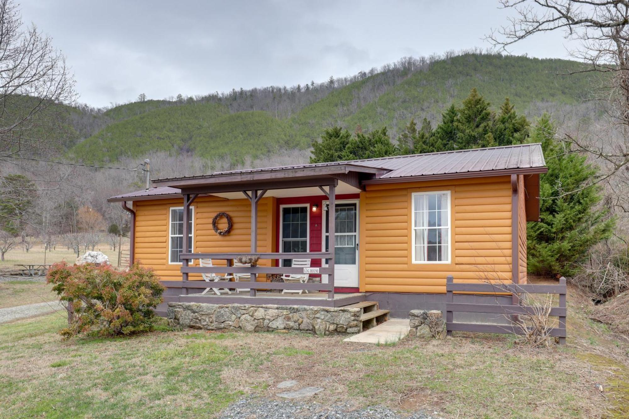 Riverfront Hot Springs Cabin With Private Hot Tub! Esterno foto