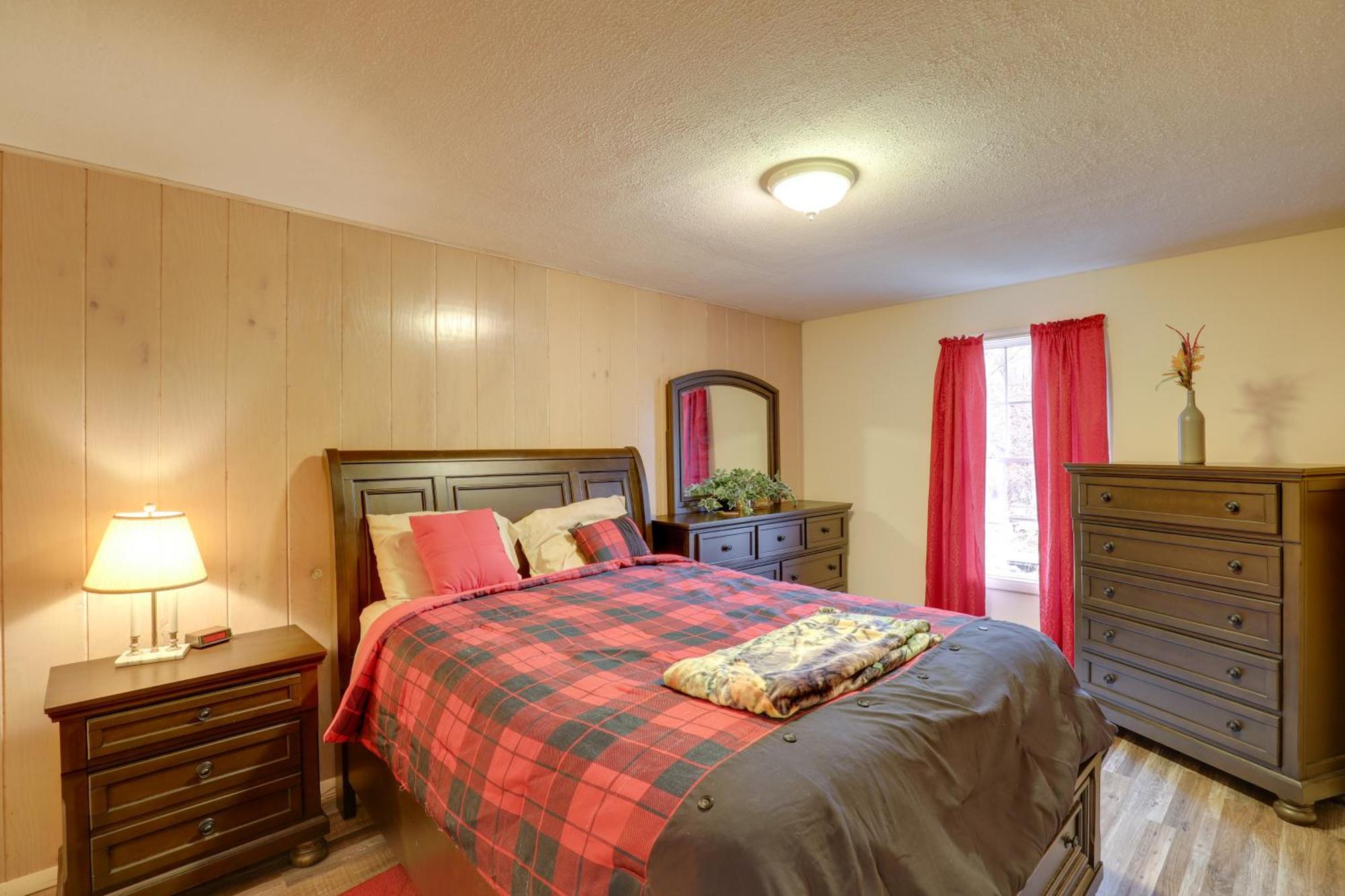 Riverfront Hot Springs Cabin With Private Hot Tub! Esterno foto