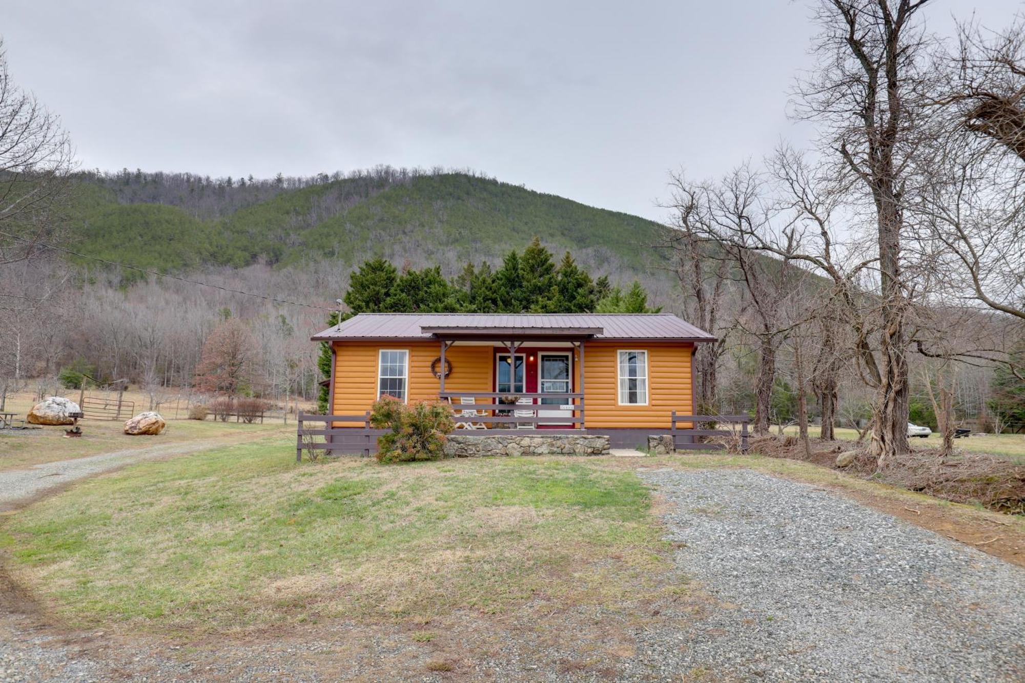 Riverfront Hot Springs Cabin With Private Hot Tub! Esterno foto