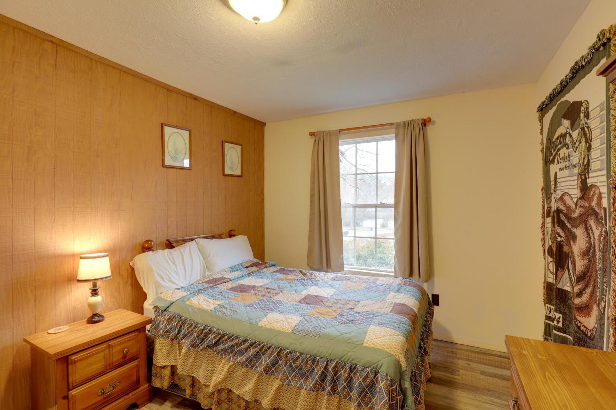 Riverfront Hot Springs Cabin With Private Hot Tub! Esterno foto